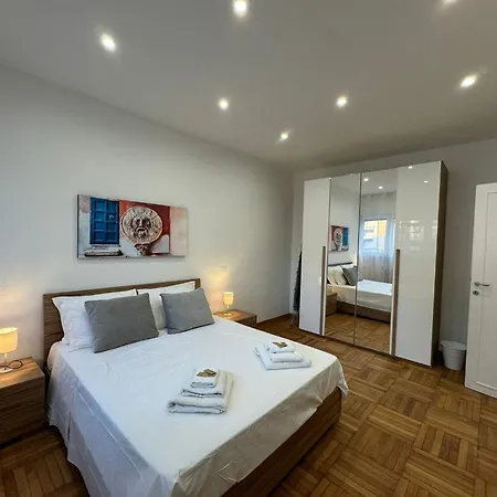Apartment Chic&spacious Nest In *